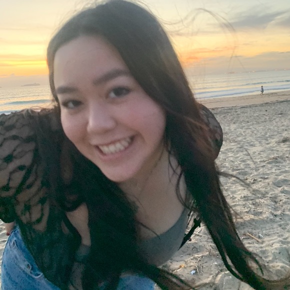 Meet your Posher, Kylie - Picture 1 of 2